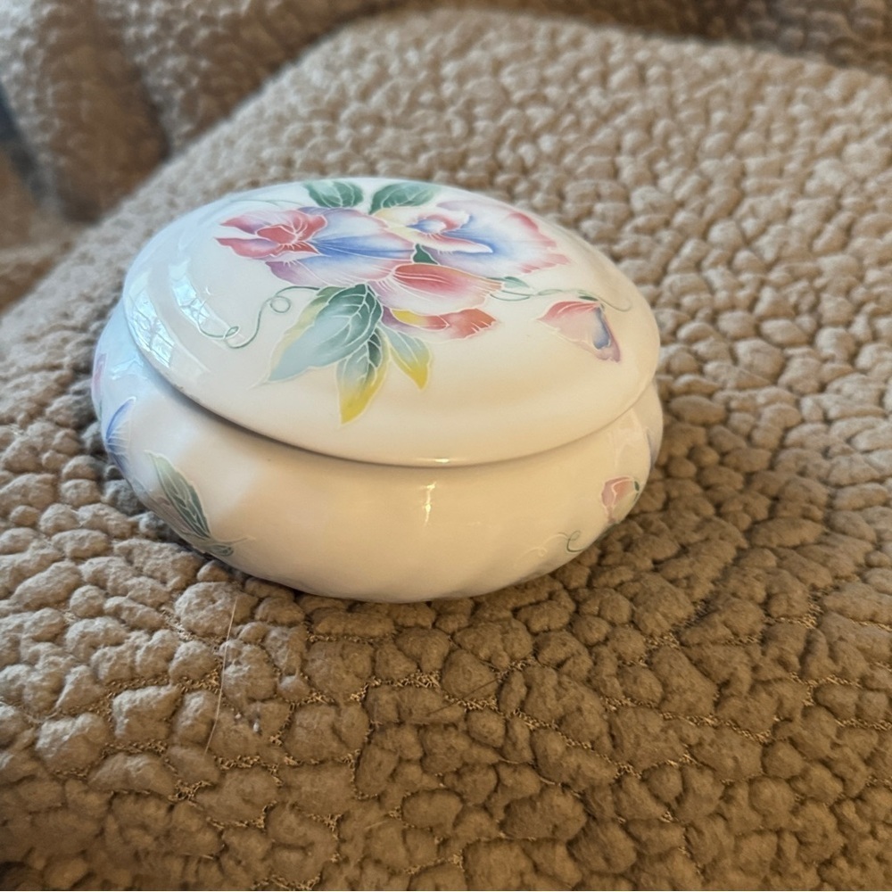1984 Aynsley Little Sweetheart Trinket Box, Floral Lid, Bone China, 4”, England﻿ - Picture 11 of 12